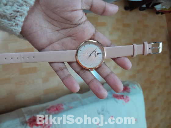 Ladies leather wristwatch